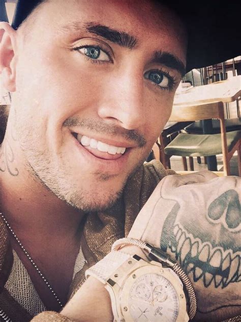 Jun 04, 2021 · scholar stephen p. Stephen Bear upsets fans as he dresses up as killer clown