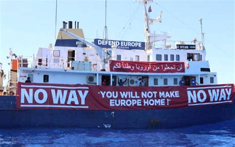 La nave anti ONG Defend Europe è affondata in un mare di sfiga THE VISION