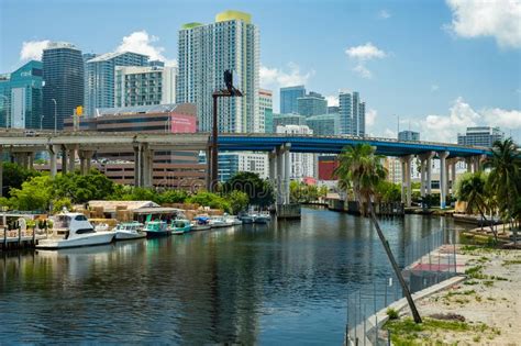 Miami River Cityscape Editorial Image Image Of Boating 121004795