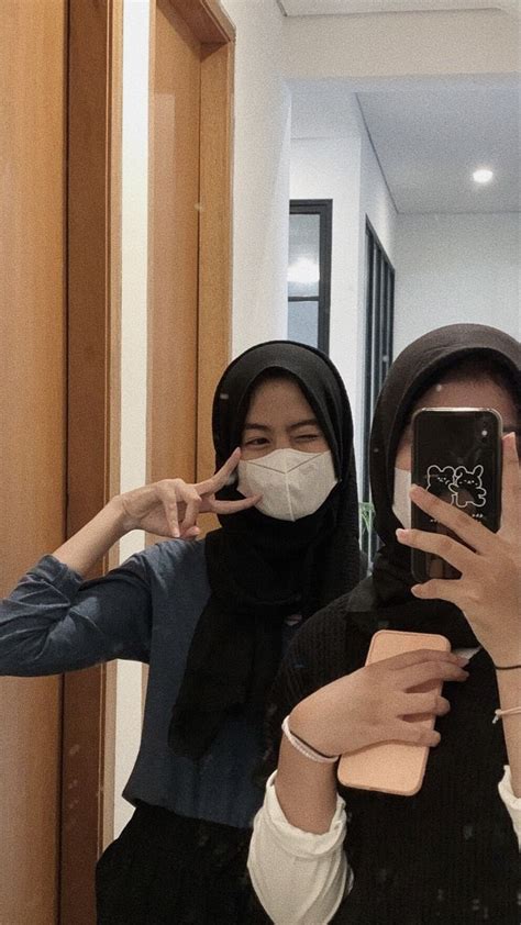 Mirror Selfie Model Pakaian Pose Fotografi Wanita Gaya Hijab Kasual