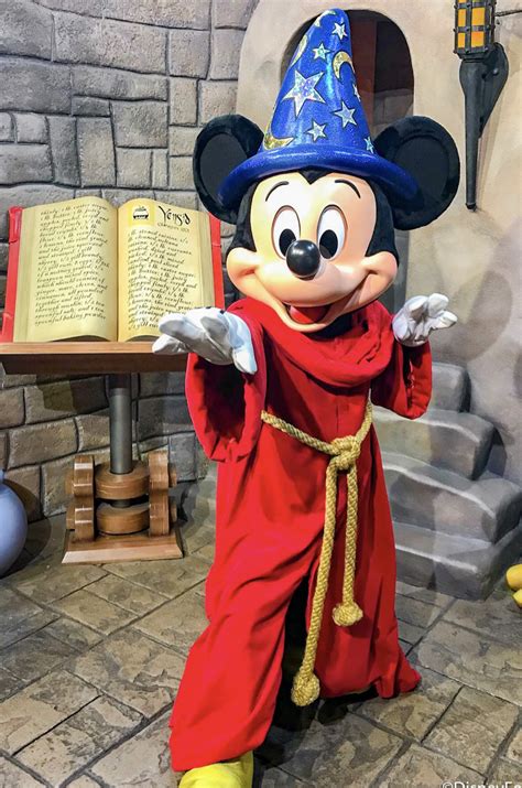 Mickey Mouse Disney Parks Characters Wiki Fandom