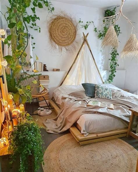 This bohemian bedroom features plenty of airy fabrics with more natural elements blended into the mix. 45+ Romantic Bohemian Bedroom Decor Ideas | Комнаты мечты ...