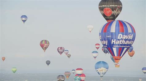 Hundreds Of Hot Air Balloons Take To The Skies Youtube