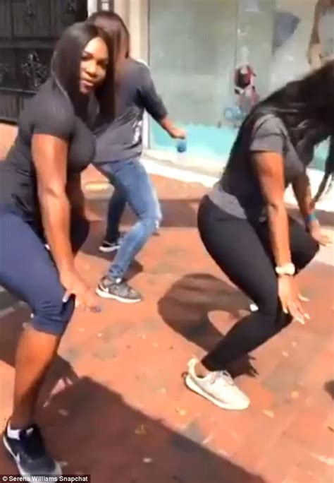 Serena Williams Gives Twerking Lesson To Bystander In Hilarious Video Daily Mail Online