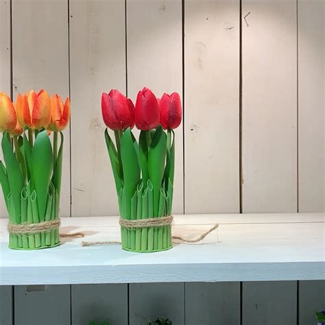 In the art of floristry, there is almost a certain prejudice against faux flowers in comparison to fresh ones. Hot Sale Lifelike Plastic Faux Tulip Flowers Artificial ...