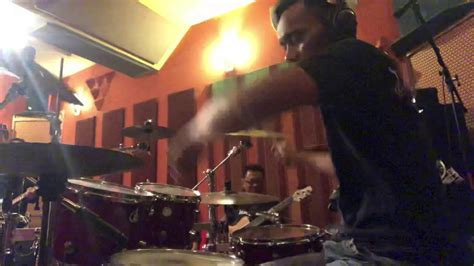 Di tasik ini, di pohon cemara yang teguh meninggi bagai harapan ku. Rahsia pohon cemara by ujang - YouTube