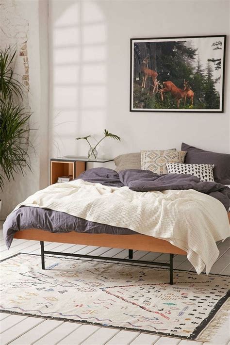 Dies ist der fall an dachschrägen oder in ungünstig geschnittenen räumen. Bett ohne Kopfteil - 33 Beweise, dass Bettkopfteile nicht ...