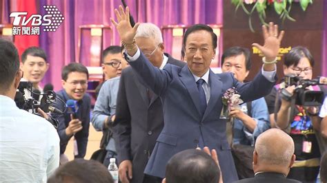 台灣一放鬆, 換上海復星要糟糕了, 到處找不到疫苗可以給郭台銘, 頭殼抱著燒, 正在拖時間. 傳郭台銘爭取疫苗代工 陳時中：非常歡迎│新冠肺炎│疫情│台灣│新冠│措施│本土│TVBS新聞網