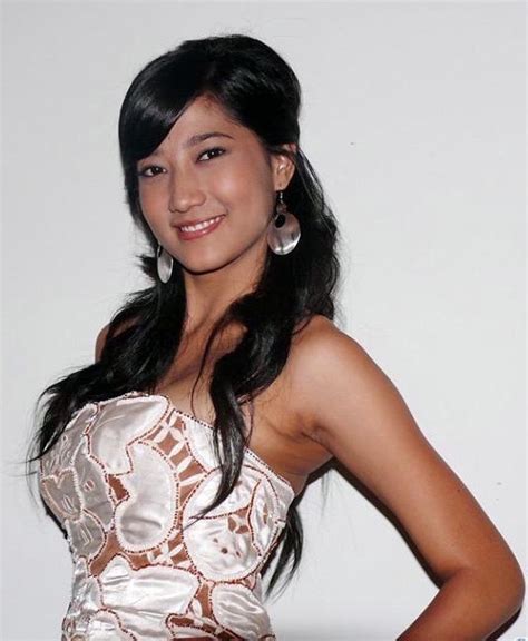 Indonesian Celebrities Sexy Artist Picture And Gallery
