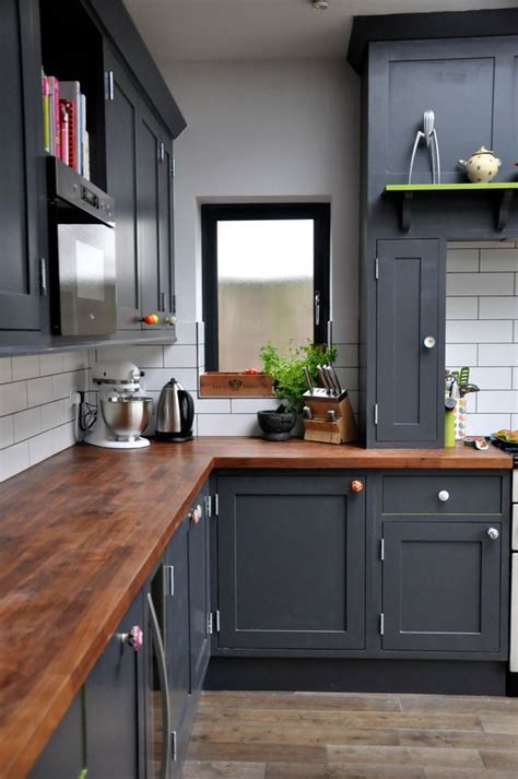 Kitchen cabinets with dark countertops, it is dark cabinets have brilliant color. 30 Grey Kitchens That You'll Never Want To Leave - DigsDigs