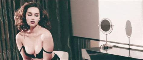 The 15 Sexiest S Of Emilia Clarke Maxim Emilia