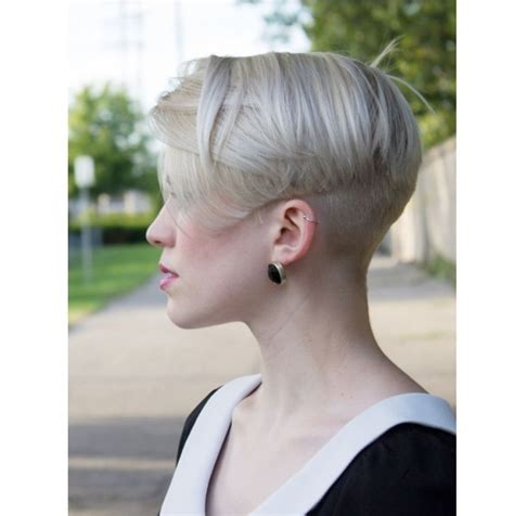 Fryzury bob wyglądają bardzo kobieco i seksownie, a do tego są dość łatwe w stylizacji. Krótkie fryzury pixie cut w najmodniejszych wariantach: z ...