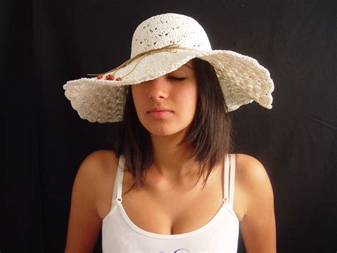 girl hat wallpaper 2560x1920 19656