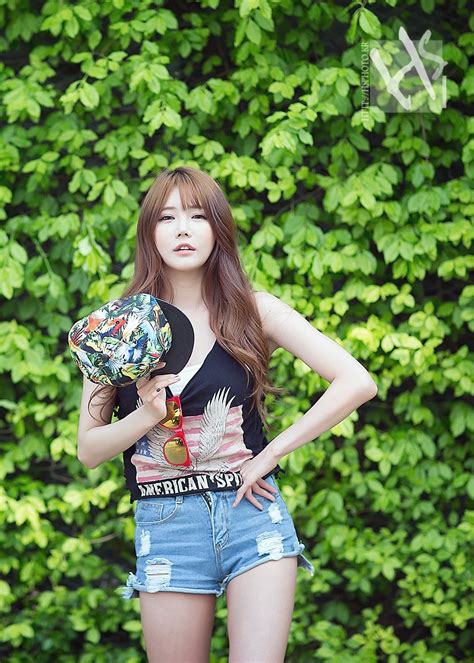 Han Ga Eun 20150426 Short Jeans ~ Korean Top Cute