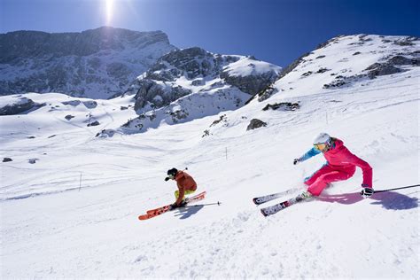 Packed with old world alpine architecture, it doesn't get any more bavarian or charming than. Skigebiet Garmisch-Partenkirchen: Garmisch-Classic ...