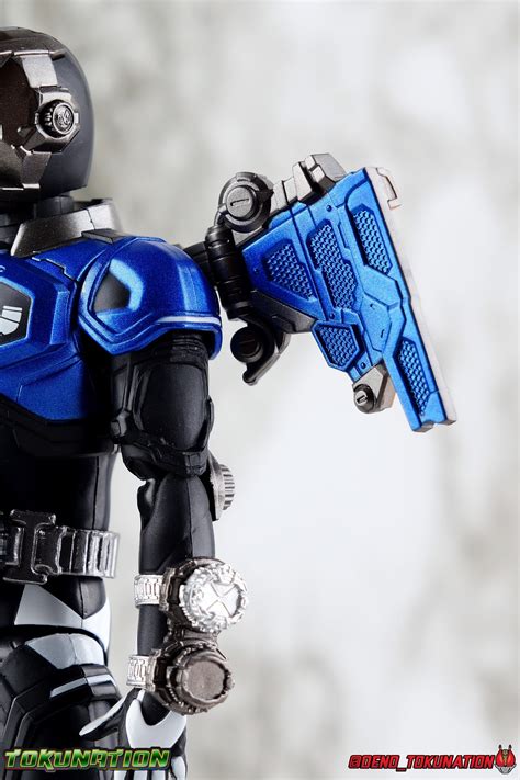 Vrchat kamen rider geiz revive geiz majesty henshin. S.H. Figuarts Kamen Rider Geiz Revive (True Savior Set ...