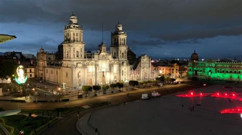 Live and learn in a historic city on an expansive mesa a mile above sea level. Encienden mapa de México en el Zócalo capitalino: FOTOS ...