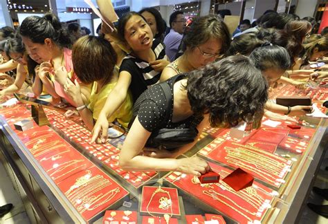 You can always get an official appraisal from a jeweler, however there are steps you can take to price gold jewelry on your own. Chinese New Year 2014: Jewellery Sales Soar as Year of the Horse is Best Time for Marriage and ...
