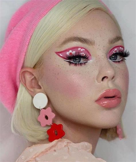60s Makeup Is Trending On Instagram Here Is How To Wear It The Modern Way 60s Makeup Face