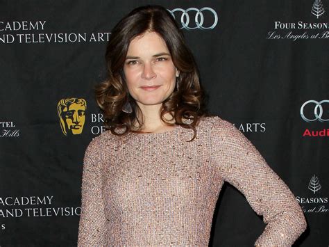 Betsy Brandt Of Breaking Bad To Play Michael J Fox S Wife On New