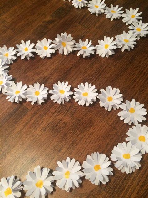35 Daisy Ideas That Make A Beautiful Theme For Weddings Paper Flowers