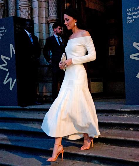 Duchess Catherine Attends Museum Awards In Daring Dress Womans Day