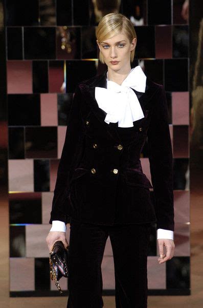 Dolce And Gabbana Fall 2004 Runway Pictures Fashion Couture Fashion