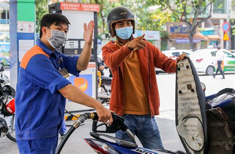 Bnews giá dầu thô ngọt nhẹ mỹ và giá dầu brent biển bắc chạy ngược chiều nhau trong phiên ngày 4/5. Dự báo giá xăng ngày mai: Có thể giảm nhẹ