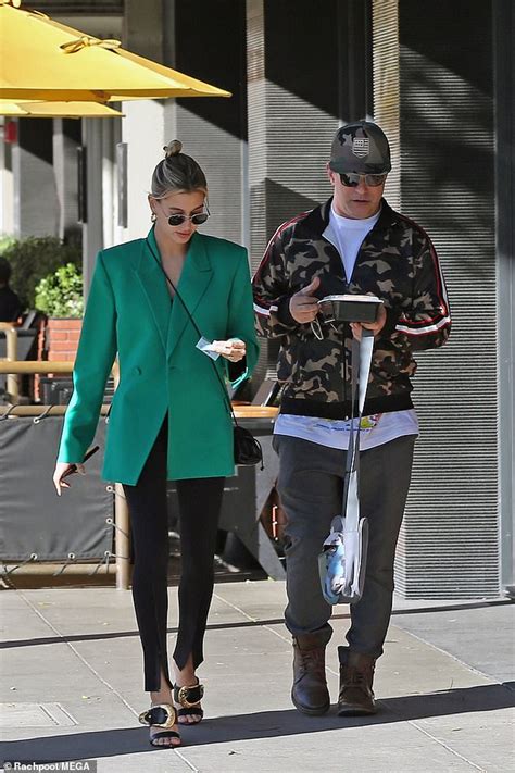 How are they famous and which baldwin brother is actually her dad? Hailey Bieber suits up in green blazer for lunch with father Stephen Baldwin in Beverly Hills ...