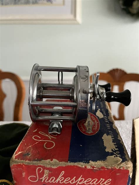 Vintage Shakespeare 1944 Service Model FF Antique Fishing Reel With Box