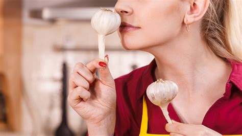 Here S Why Your Garlic Shouldn T Smell Like Garlic