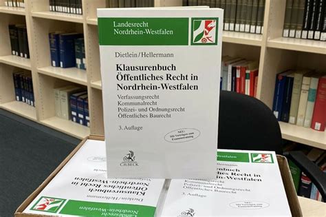 Ein gelungener aktenvortrag trägt ganz erheblich zum erfolg im assessorexamen bei. Universität Düsseldorf: Neuauflage Klausurenbuch ...