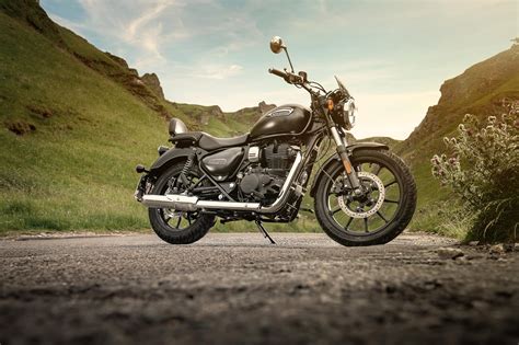 Looking for a specific make, model or year of motorcycle, and how it compares to the competition? 2021 Royal Enfield Meteor 350 Stellar Guide • Total Motorcycle