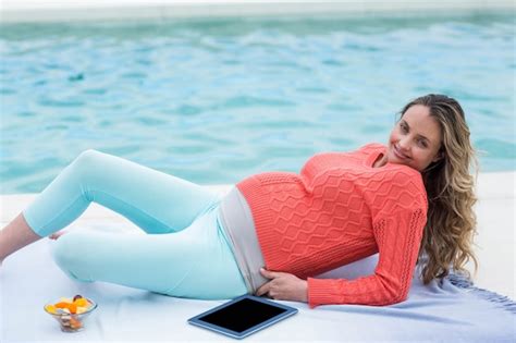 Premium Photo Pregnant Woman Relaxing Outside And Using Tablet Next