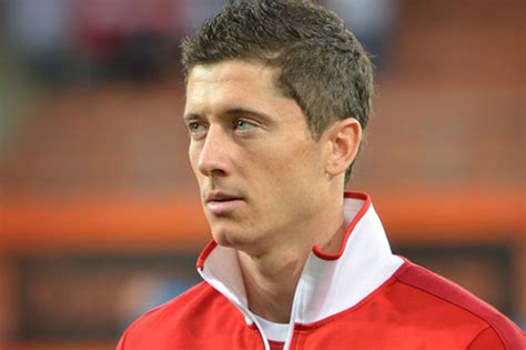 Latest on bayern munich forward robert lewandowski including news, stats, videos, highlights and more on espn. Lewandowski fordert wieder neue Stars für Bayern ...