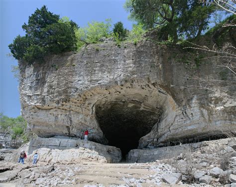 File:Cave-in-rock IL.jpg - Wikimedia Commons