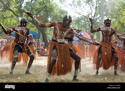Aurukun Tanzgruppe Beim Laura Aboriginal Dance Festival Laura Queensland Australien Stockfoto