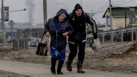 Guerra Na Ucrânia A Fuga Desesperada De Famílias Em Meio A Bombardeio