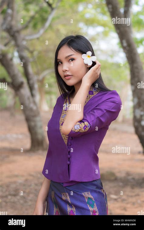 Laos Girl Banque D Image Et Photos Alamy