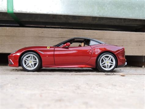 Great savings & free delivery / collection on many items. REVIEW: Bburago 'Signature' Ferrari California T • DiecastSociety.com