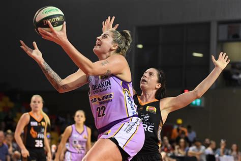Boomers Fight Back To Defeat Fire In Fourth Quarter Melbourne Boomers