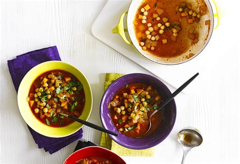To prepare a delicious dish of delicious hot appetizers, try preparing a moroccan hummus soup, a famous recipe from moroccan cuisine and rich in nutritional benefits. Fiery chickpea and harissa soup Recipe | Foodiful