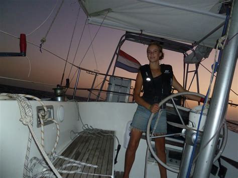 Holandská jachtárka Laura Dekker v 16 rokoch oboplávala zemeguľu