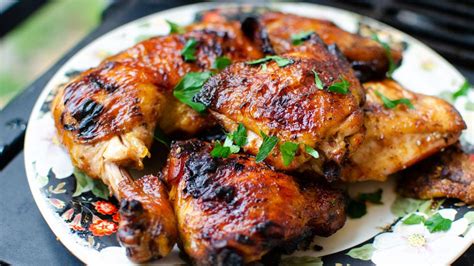 Smash the garlic and mince it up into small pieced. Brown Sugar Soy Sauce Chicken Thighs