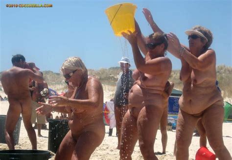 Beach Voyeur Cams Public Nudity Nude At Beach Spied Topless