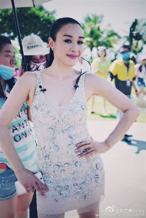 Miss chinese international 1992 rosemary chan crowned christy chung of montréal, quebec. 嫁小12歲鮮肉 鍾麗緹：保養得好，老公在高考 - 自由娛樂