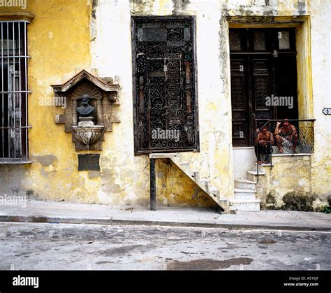 Two Cubans In Doorway La Habana Vieja Cuba Stock Photo Alamy