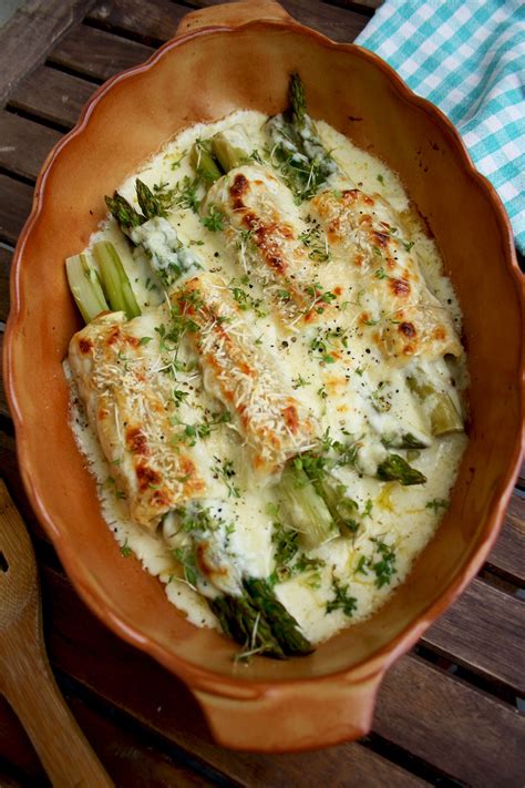 This baked asparagus is springtime veggie perfection. Baked Asparagus Cannelloni with Béchamel Sauce • Happy Kitchen
