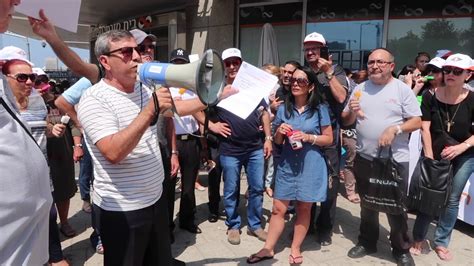 השביתה תכלול את כלל המגזרים, מלבד החינוך המיוחד ומערך ההכנה למבחני הבגרויות. ‫שביתה בבנק מזרחי טפחות תמונה מהשטח‬‎ - YouTube