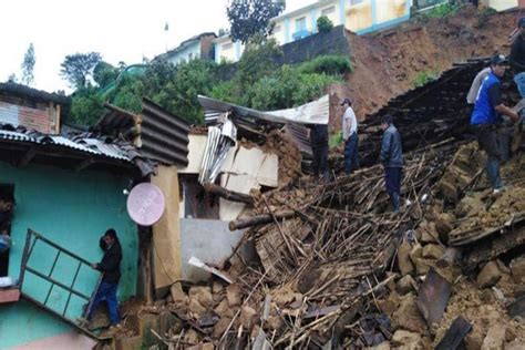 Piura Fuertes Lluvias Causan Deslizamientos E Inundaciones En